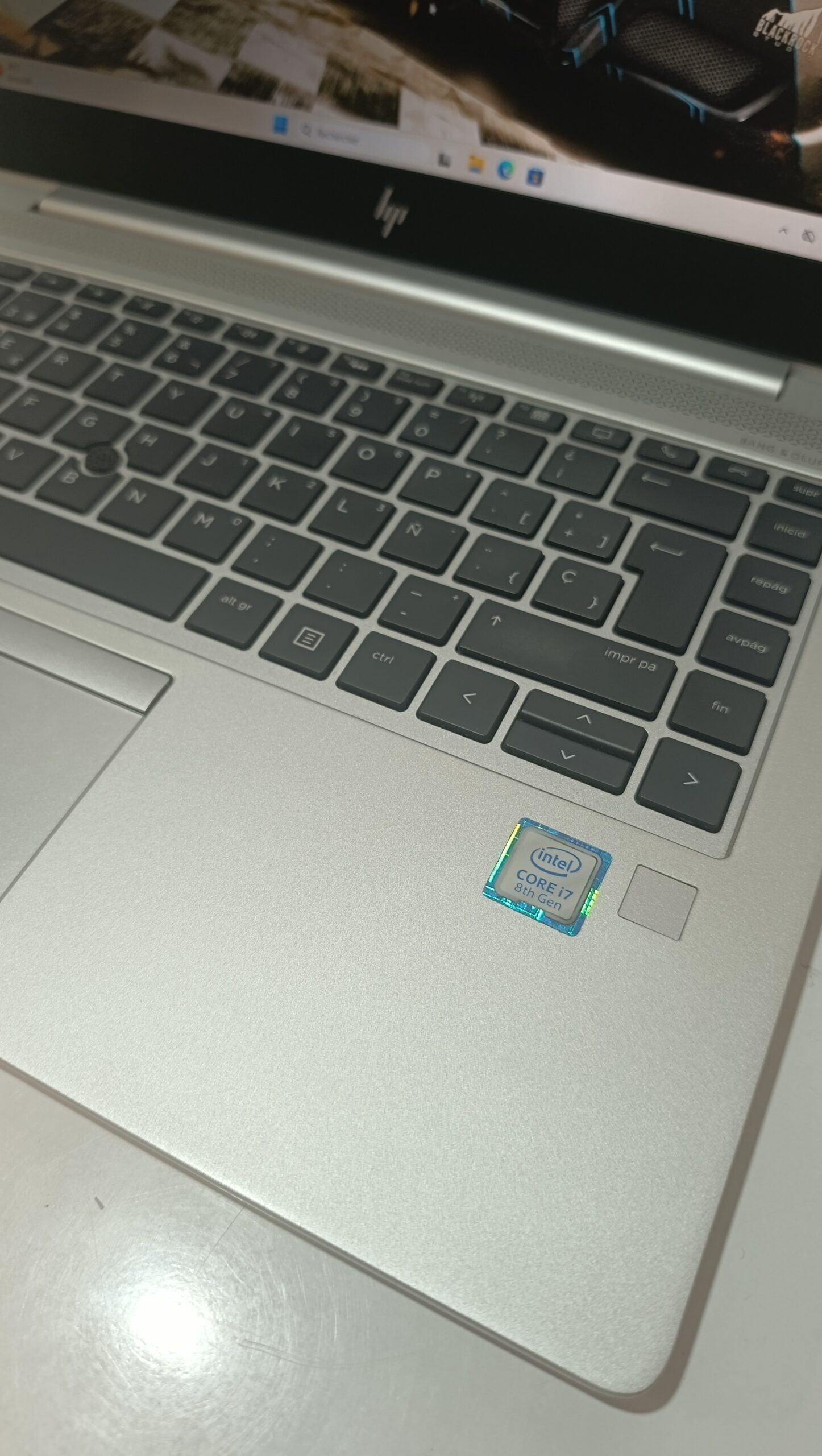 HP EliteBook 840 G6 – i7-8665U – 8Go DDR4 – 256Go SSD NVMe – 14" FHD IPS – QWERTY – Achat Maroc 3 HP EliteBook 840 G6 – i7-8665U – 8Go DDR4 – 256Go SSD NVMe – 14" FHD IPS – QWERTY – Achat Maroc – Image 3